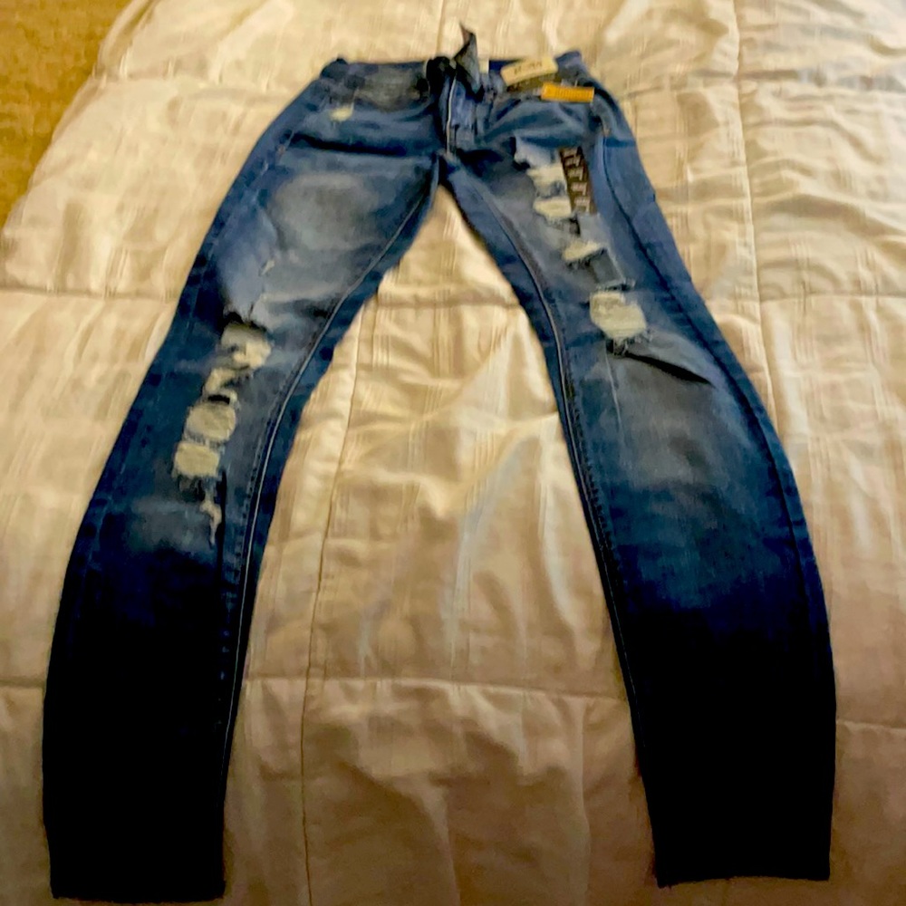 NWT Mudd FlxStretch Distressed Size 0 (Juniors)